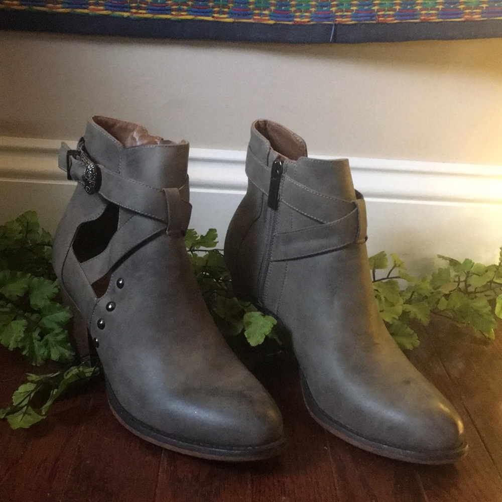 Blocked heeled open ankle booties